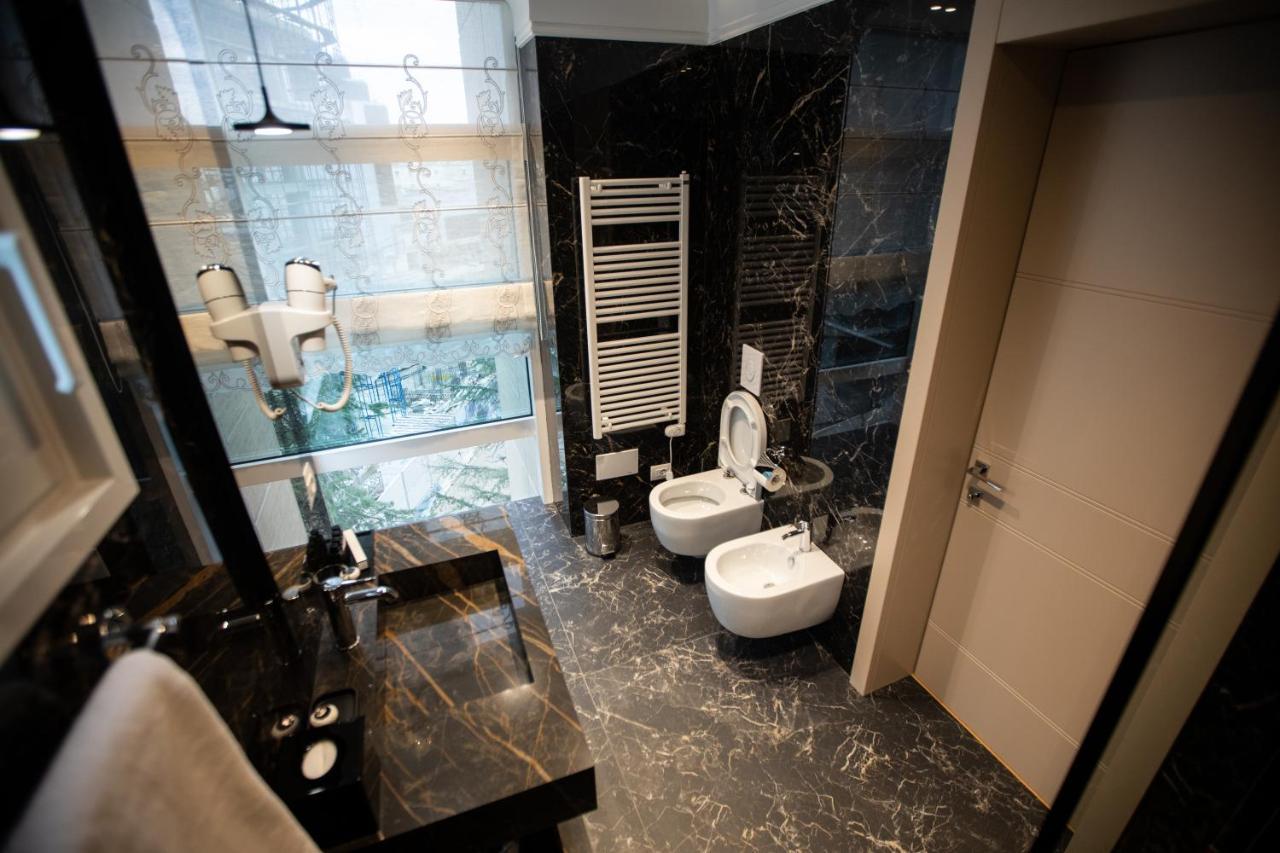 Seven Luxury Suites Tirana Exterior foto